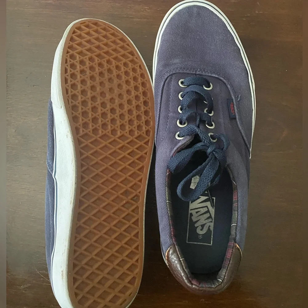 Vans - Picture 3 of 4